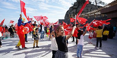 MİNİKLER CUMHURİYET COŞKUSUNU ALİ KAYASI’NDA YAŞADI