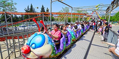 MİNİKLER LUNAPARK’TA DOYASIYA EĞLENDİ