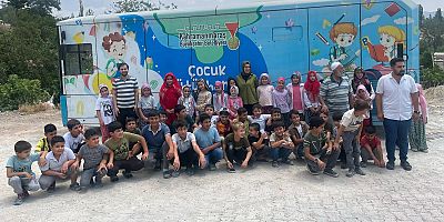 MOBİL ÇOCUK KÜTÜPHANESİ İLE ÇOCUKLAR YAZ TATİLİNİ RENKLENDİRDİ