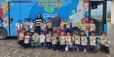 MOBİL KÜTÜPHANE, ÇOCUKLARA MUTLULUK TAŞIMAYA DEVAM EDİYOR