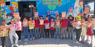MOBİL KÜTÜPHANE ONİKİŞUBAT, DULKADİROĞLU VE TÜRKOĞLU’NDA MİNİKLERLE BULUŞTU