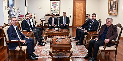 NEVZAT PAKDİL VE İL PROTOKOLÜ KSÜ REKTÖRÜ PROF. DR. İBRAHİM TANER OKUMUŞ’U ZİYARET ETTİ