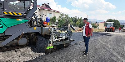 NURHAK’TA ESKİKÖY VE HÜYÜK YOLUNA SICAK ASFALT