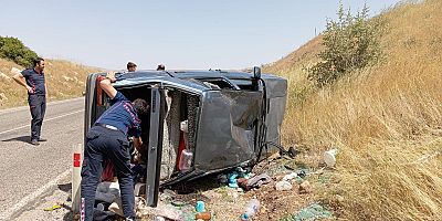 NURHAK’TA OTOMOBİL TAKLA ATTI: 2 YARALI