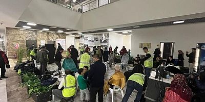 ONİKİŞUBAT BELEDİYESİ DEPREMZEDELERİ ÜCRETSİZ TRAŞ EDİYOR