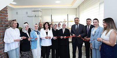 ONİKİŞUBAT BELEDİYESİ KADIN EMEĞİ SERAMİK ATÖLYESİ’NİN ESERLERİ GÖRÜCÜYE ÇIKTI