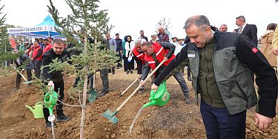 ONİKİŞUBAT BELEDİYESİ, MİLLİ AĞAÇLANDIRMA GÜNÜ’NDE YANGINDAN ETKİLENEN ALANLARI YENİDEN YEŞERTTİ