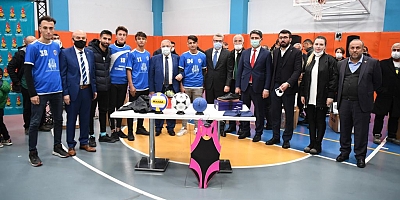 ONİKİŞUBAT BELEDİYESİ’NDEN AMATÖR SPOR KULÜPLERİNE DESTEK