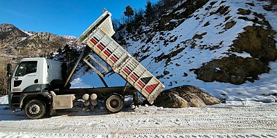 ONİKİŞUBAT BELEDİYESİ’NDEN KIRSALDA ARALIKSIZ KARLA MÜCADELE