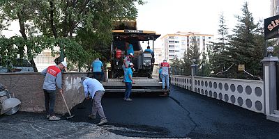 ONİKİŞUBAT BELEDİYESİ’NDEN ŞEHİT ABDULLAH ÇAVUŞ MAHALLESİ’NE 5 BİN TON ASFALT