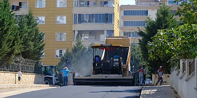 ONİKİŞUBAT BELEDİYESİ’NDEN YİRMİİKİGÜN MAHALLESİ’NDE TAKDİR TOPLAYAN ASFALT ÇALIŞMASI