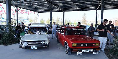 ONİKİŞUBAT BELEDİYESİ’NİN KAHRAMANMARAŞ KLASİK OTOMOBİL FESTİVALİ YOĞUN İLGİ GÖRDÜ