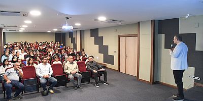 ONİKİŞUBAT BELEDİYESİ, ÖĞRENCİLERİ TÜRKİYE DERECELERİ İLE BİLİNEN ZEKERİYA ABANOZ’LA BULUŞTURDU