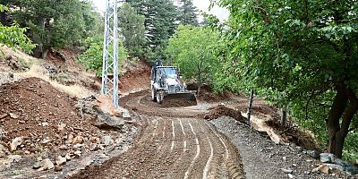 ONİKİŞUBAT BELEDİYESİ, SAĞANAĞIN İZLERİNİ SİLMEK İÇİN 7/24 ÇALIŞIYOR