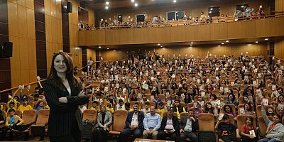 ONİKİŞUBAT OKUYOR’DA BU HAFTA ‘KELİMELERLE ÖRÜLEN DÜNYAMIZ’ KONUŞULDU