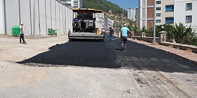 ONİKİŞUBAT’TA ASFALT SEFERBERLİĞİ TÜM HIZIYLA SÜRÜYOR