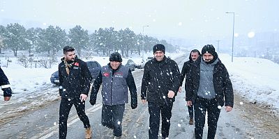 ONİKİŞUBAT’TA KAR MESAİSİ: TÜM EKİPLER SAHADA, ÇALIŞMALAR ARALIKSIZ SÜRÜYOR