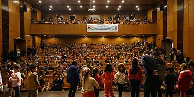 Kahramanmaraş Büyükşehir Belediyesinin düzenlediği “Ormanlar Kralı Aslan” adlı müzikli tiyatro oyunu