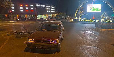 OTOMOBİL ELEKTRİKLİ BİSİKLETE ÇARPTI: 1 YARALI