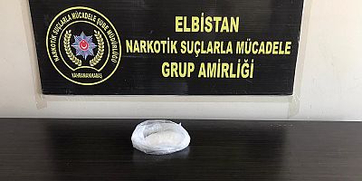 OTOMOBİLİNDE UYUŞTURUCU BULUNAN SÜRÜCÜ TUTUKLANDI