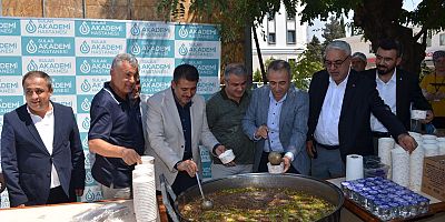 Birlik ve beraberliğin simgesi olan Muharrem Ayı devam ederken paylaşmaya önem veren kurumların aşure ikramları da devam ediyor.
