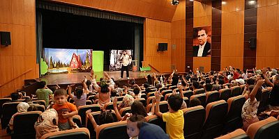 “PAMUK İLE KÖMÜR” HAYVAN SEVGİSİNİ SAHNEYE TAŞIDI