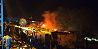 PAZARCIK’TA KONTEYNIR YANGINI