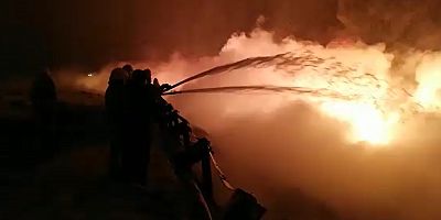 Kahramanmaraş’ın Pazarcık ilçesinde akşam saatlerinde petrol boru hattında yaşanan patlama geceyi gündüze çevirdi.