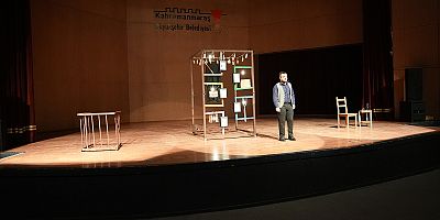 “POSTA KUTUSU” TİYATRO OYUNU SEYİRCİYLE BULUŞTU