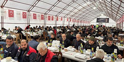 RAMAZAN’IN İLK GÜNÜNDE BÜYÜKŞEHİR’İN İFTAR ÇADIRLARINDA DAYANIŞMA VE NEŞE BİR ARADA