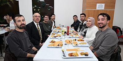 REKTÖR AK, ÖĞRENCİLERLE İFTARDA BULUŞTU
