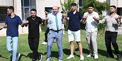 REKTÖR YASIM, “ÜNİVERSİTENE HOŞ GELDİN” ETKİNLİKLERİNDE ÖĞRENCİLERLE BİR ARAYA GELDİ