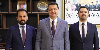 SAADET PARTİSİNDE BAYRAK DEĞİŞİMİ