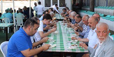 SAÇAKLIZADE VAKFI KAHRAMANMARAŞ'TA AŞURE İKRAMINDA BULUNDU