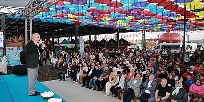 ŞAİR VE YAZAR NURULLAH GENÇ, EXPO 2023 KİTAP FUARI’NDA OKURLARIYLA BULUŞT