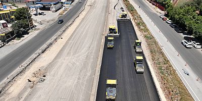 SANAYİ KAVŞAĞI’NDA SICAK ASFALT SERİMİ GERÇEKLEŞTİRİLİYOR