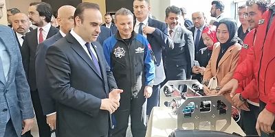 SANAYİ VE TEKNOLOJİ BAKANI KACIR VE İLK TÜRK ASTRONOT GEZERAVCI GENÇLERLE BULUŞTU