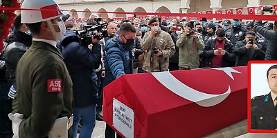 ŞEHİT P.TEĞMEN MURAT ALYAKUT’UN CENAZE NAMAZINI KARDEŞİ KILDIRDI