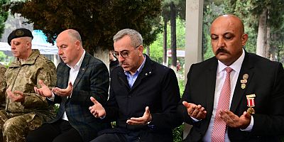 ŞEHİTLER KABİRLERİ BAŞINDA DUALARLA YÂD EDİLDİ