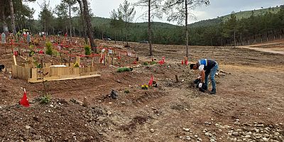 ŞEHİTLİK VE MEZARLIKLAR BAYRAMA HAZIR