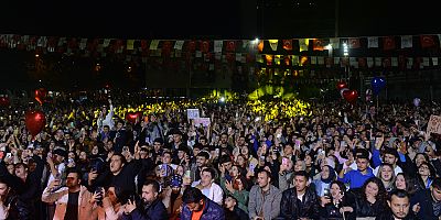 SİNAN AKÇIL, ŞARKILARIYLA UNUTULMAZ BİR GECE YAŞATTI