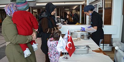 SULAR AKADEMİ HASTANESİ’NDE  6 ŞUBAT DEPREMİNDE HAYATINI KAYBEDENLERİN ANISINA HELVA İKRAMI YAPILDI