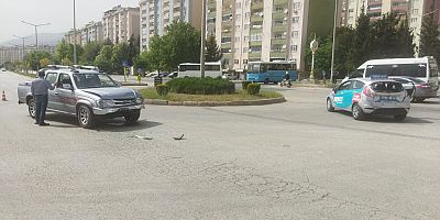 SÜRÜCÜ ADAYININ KULLANDIĞI OTOMOBİLE ARKADAN ÇARPTI: 1 YARALI