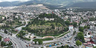 TARİHİ KALEDE DEPREMİN İZLERİ HIZLA SİLİNİYOR