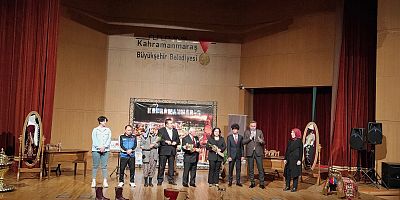 TİYATROSEVERLER ‘DELİBAHAR’A YOĞUN İLGİ GÖSTERDİ