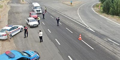 TRAFİKTE CEP TELEFONU KULLANAN 48 SÜRÜCÜYE 37 BİN TL CEZA KESİLDİ
