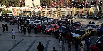 TÜRKİYE OFFROAD ŞAMPİYONASI’NIN FİNAL AYAĞI START ALDI

Kahramanmaraş Büyükşehir Belediyesi ev sahipliğinde 25 şehirden 44 araç ve 88 sporcunun katılımıyla düzenlenen Türkiye Offroad Şampiyonası’nın f