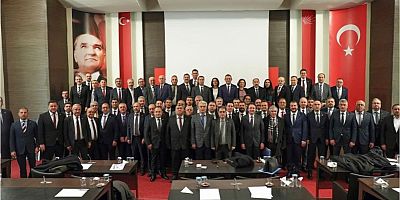 TÜRKİYE TARİHİNİN EN AĞIR EKONOMİK VE SİYASİ KRİZLERİNDEN BİRİNİ YAŞIYOR