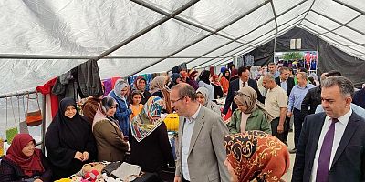 TÜRKOĞLU İLÇESİNDE KURSİYERLERİN EL EMEĞİ ÜRÜNLERİNE YOĞUN İLGİ