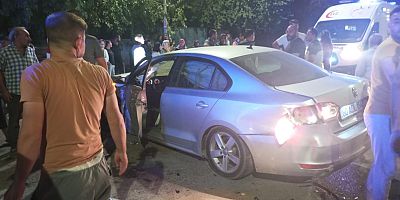 TÜRKOĞLUN’DA İKİ OTOMOBİL ÇARPIŞTI: 2 YARALI